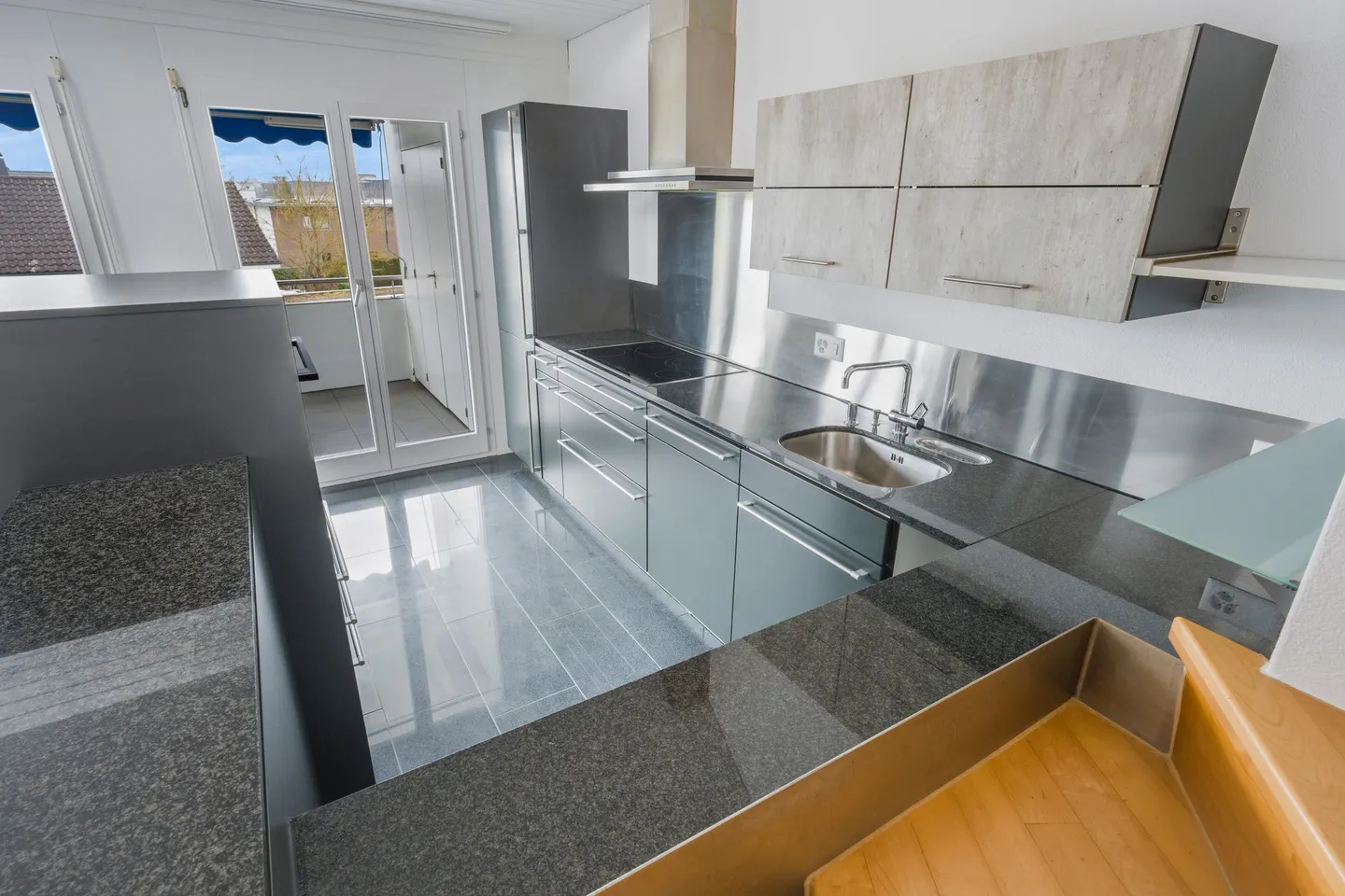 Geräumige Maisonette mit Balkonen - Foto 4 von 13