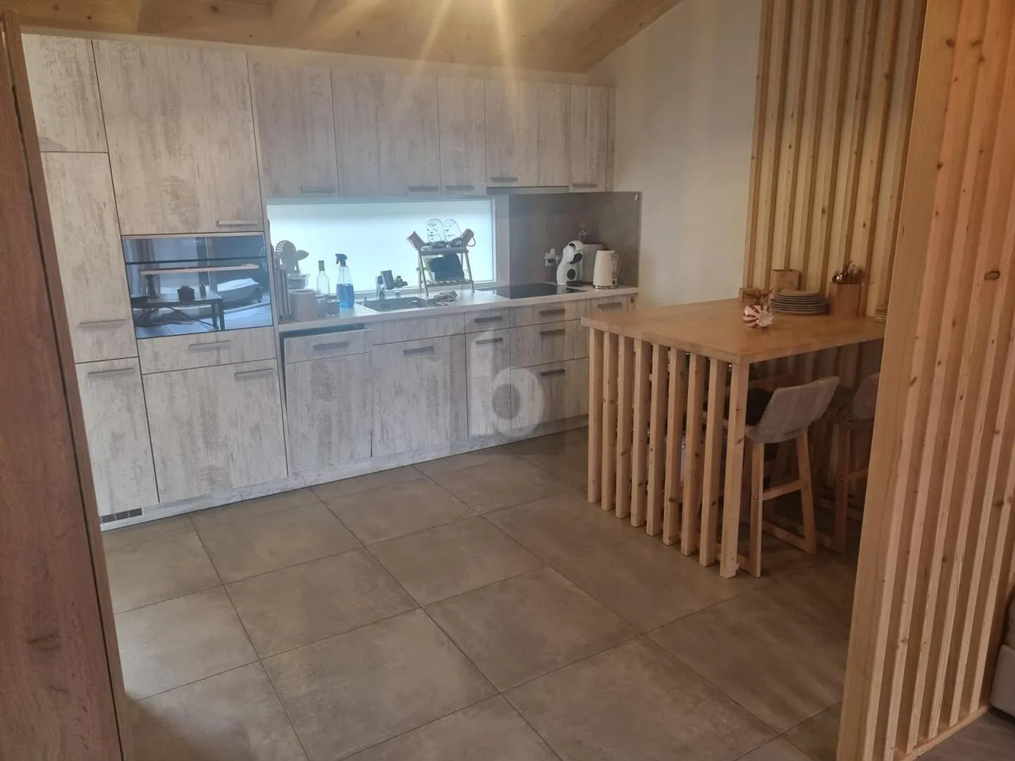 Appartement Charmant avec Vue sur Montagne - Photo 2 sur 6