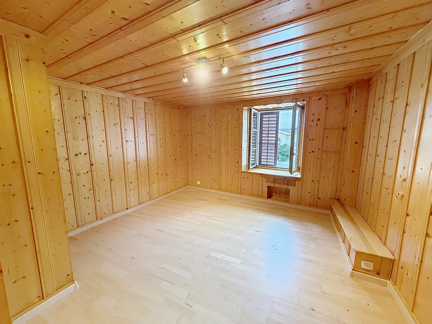Charming Detached House - Photo 10 of 14
