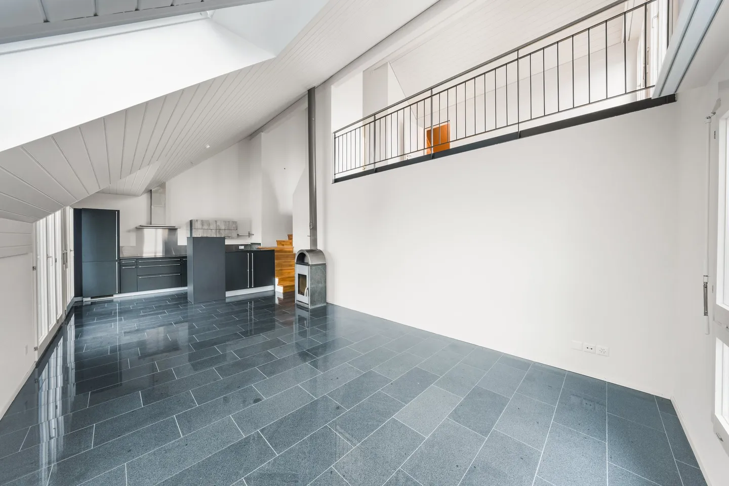 Geräumige Maisonette mit Balkonen - Foto 5 von 13