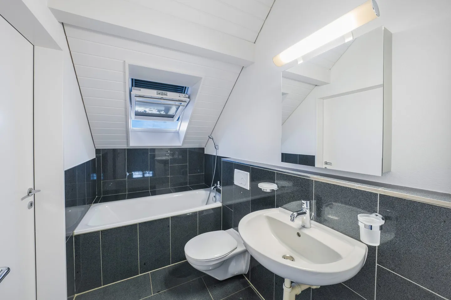 Geräumige Maisonette mit Balkonen - Foto 10 von 13
