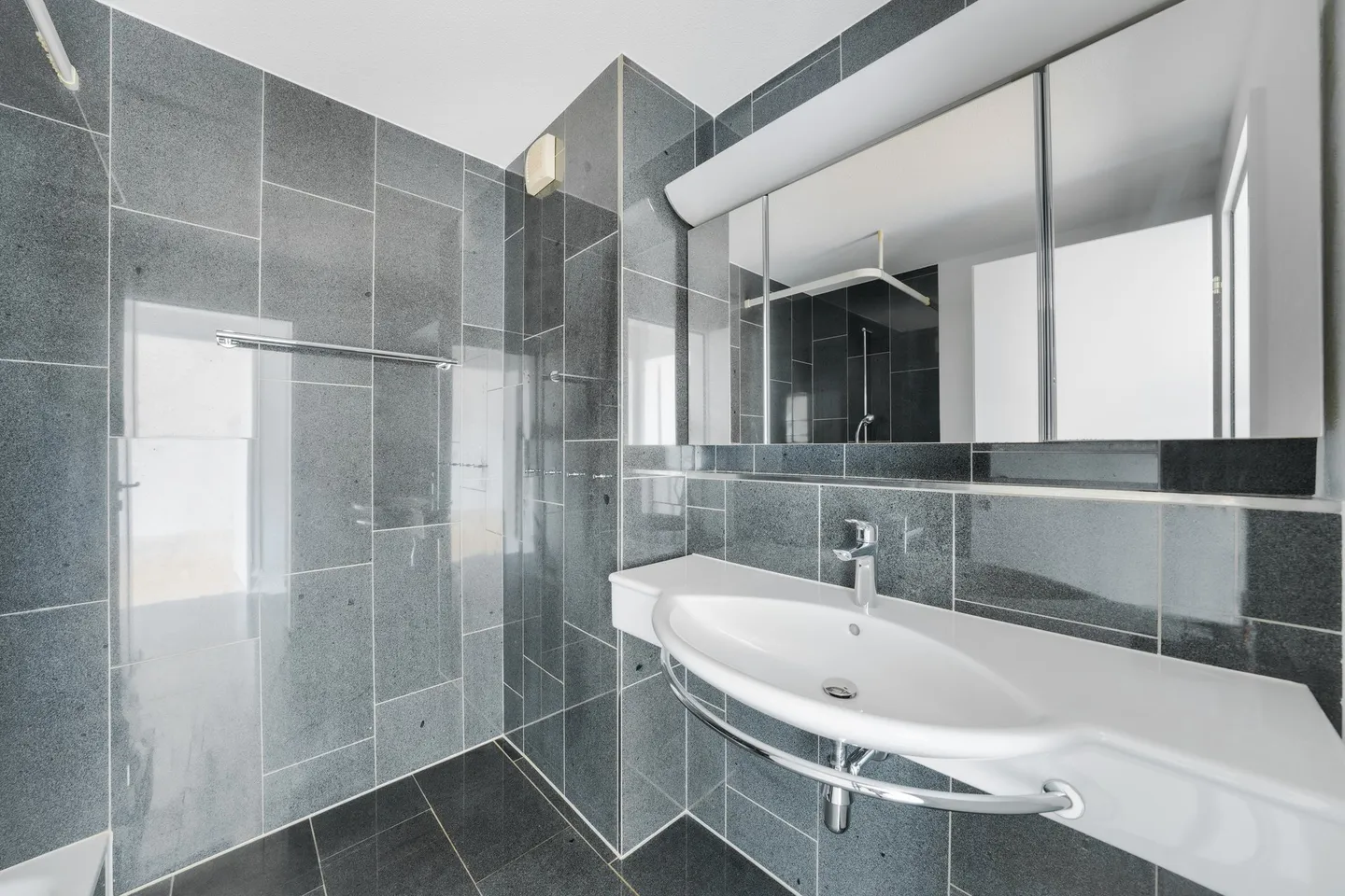 Geräumige Maisonette mit Balkonen - Foto 11 von 13