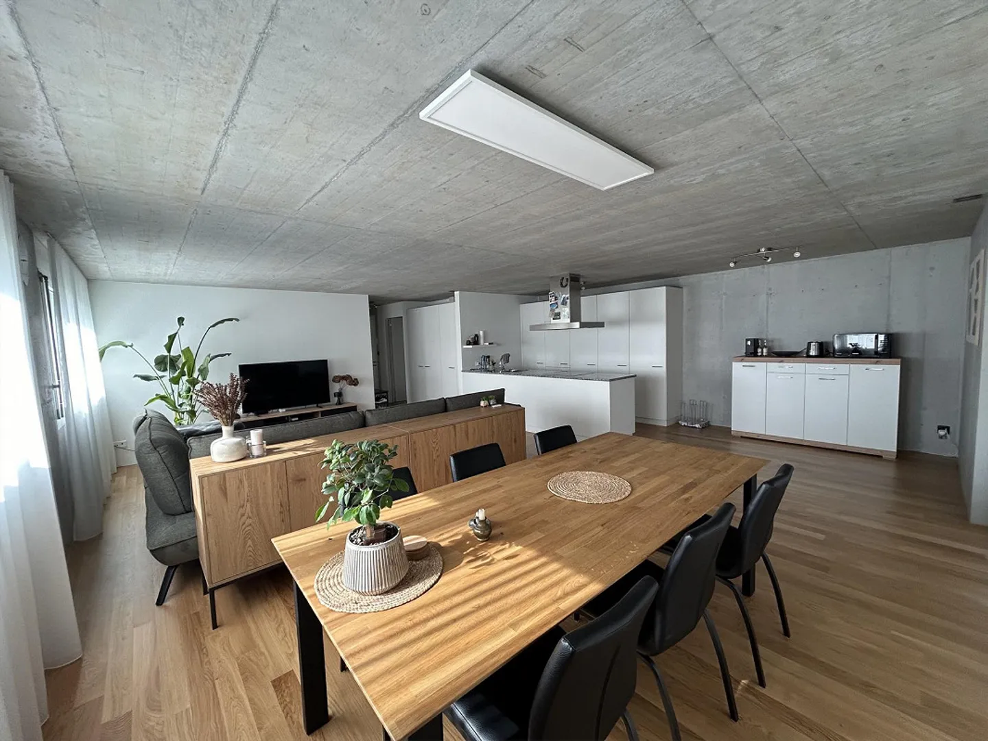 Appartement moderne de 3,5 pièces au rez-de-chaussée surélevé - Photo 3 sur 8