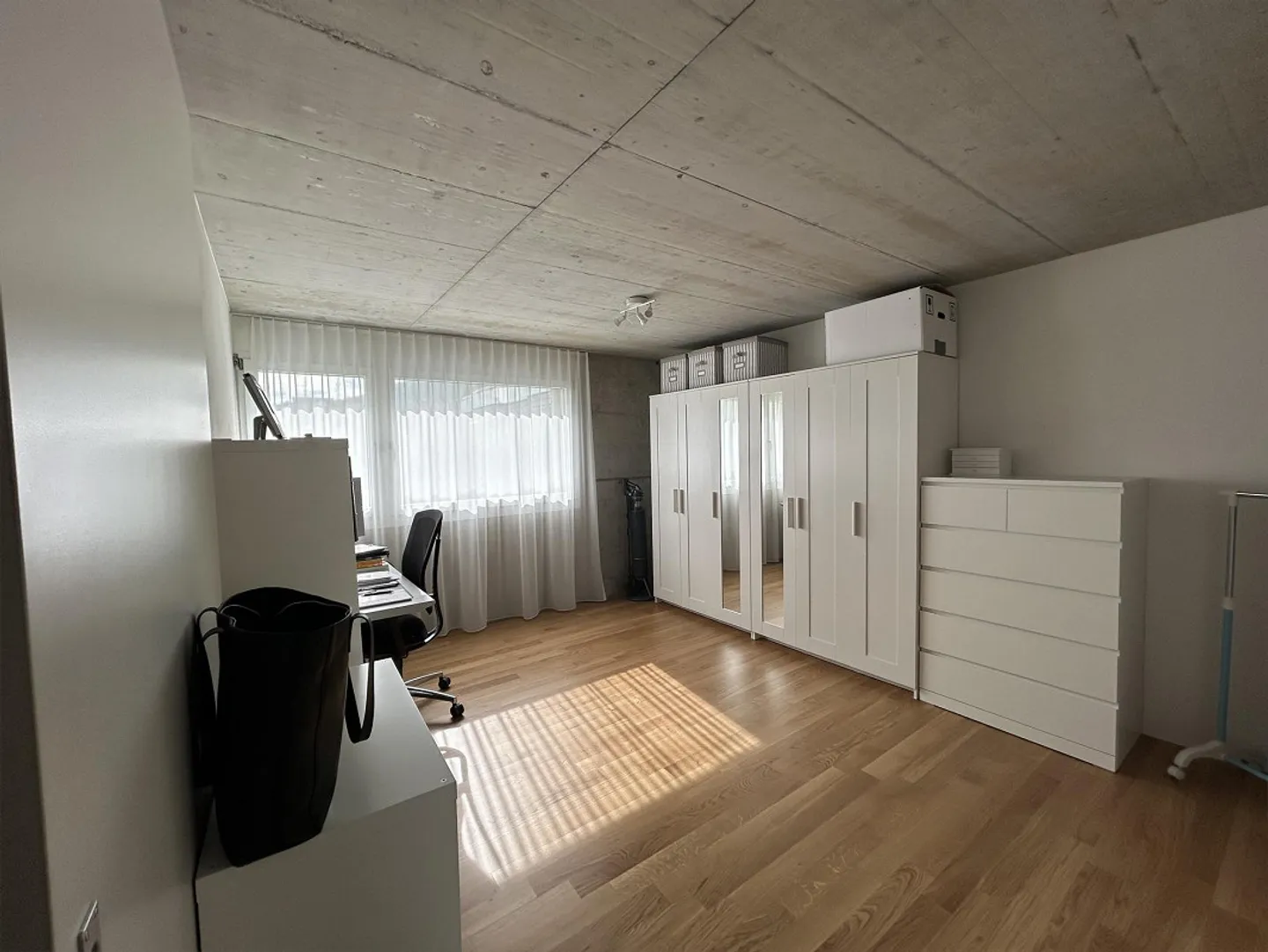Appartement moderne de 3,5 pièces au rez-de-chaussée surélevé - Photo 6 sur 8