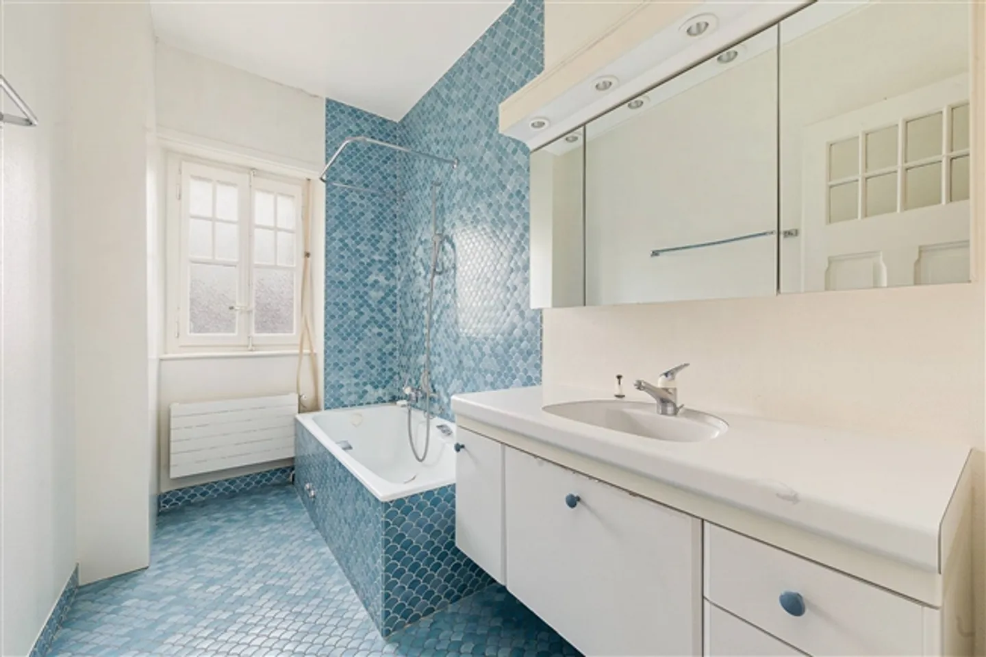 In the Heart of the City Beautiful 5.5 Room Apartment in Hausmann Style with Garden - Photo 7 of 9