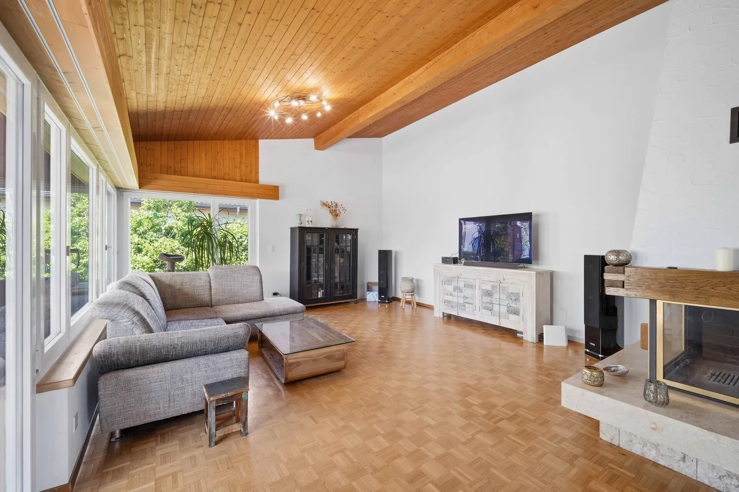 Charming Detached Family Home - Photo 3 of 6