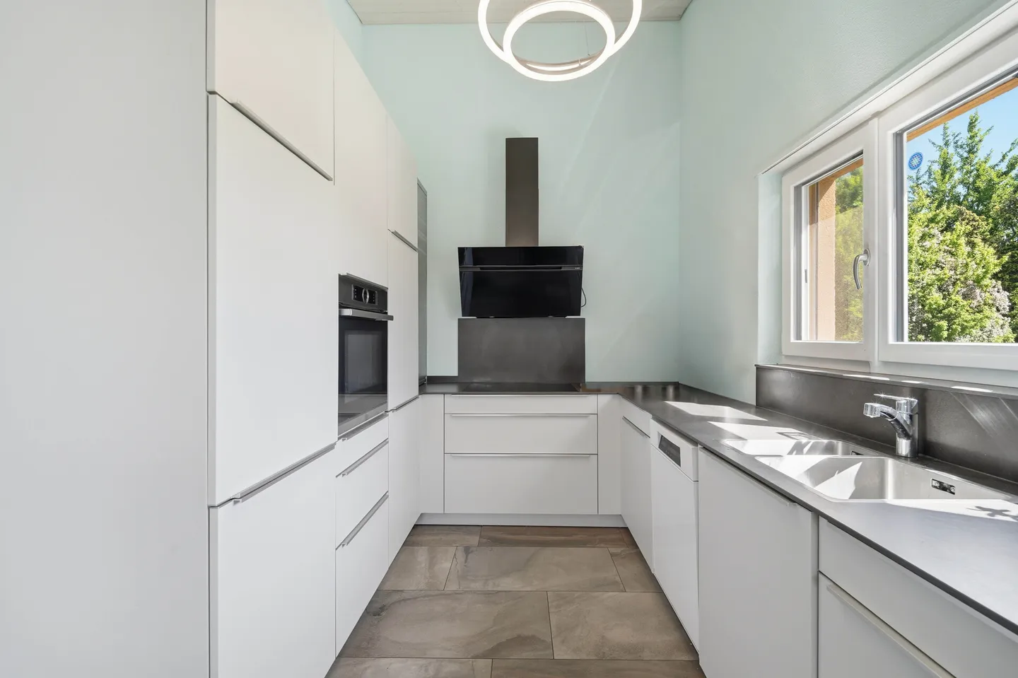 Charming Detached Family Home - Photo 4 of 6
