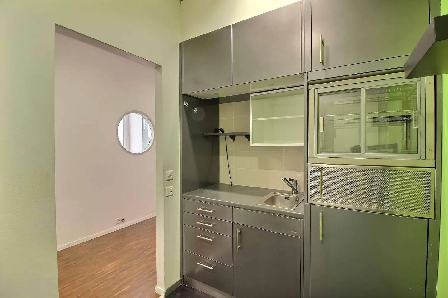 BEAUTIFUL ADMINISTRATIVE AREA OF 186 M2 - Photo 4 of 9