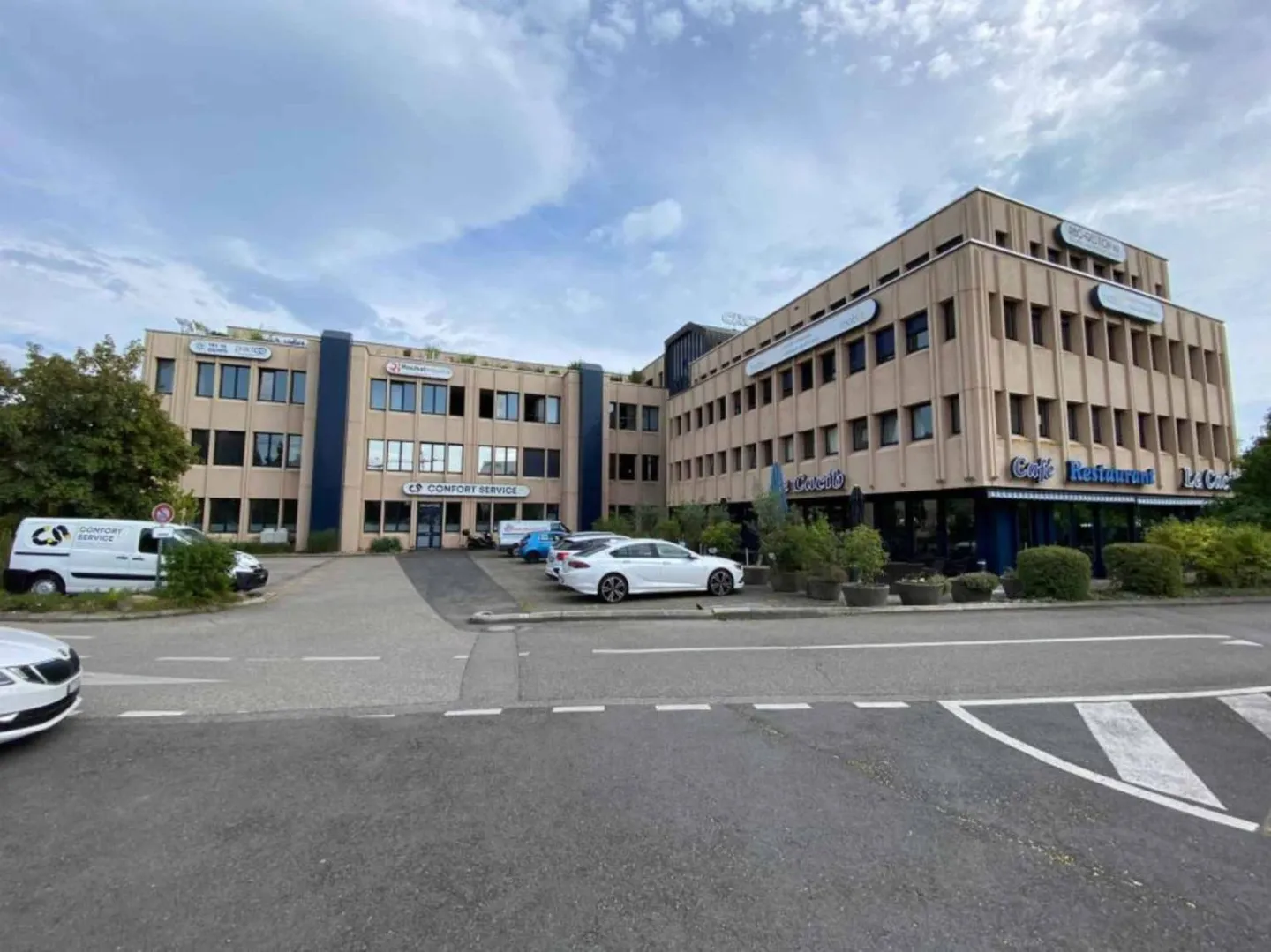 BEAUTIFUL ADMINISTRATIVE AREA OF 186 M2 - Photo 5 of 9