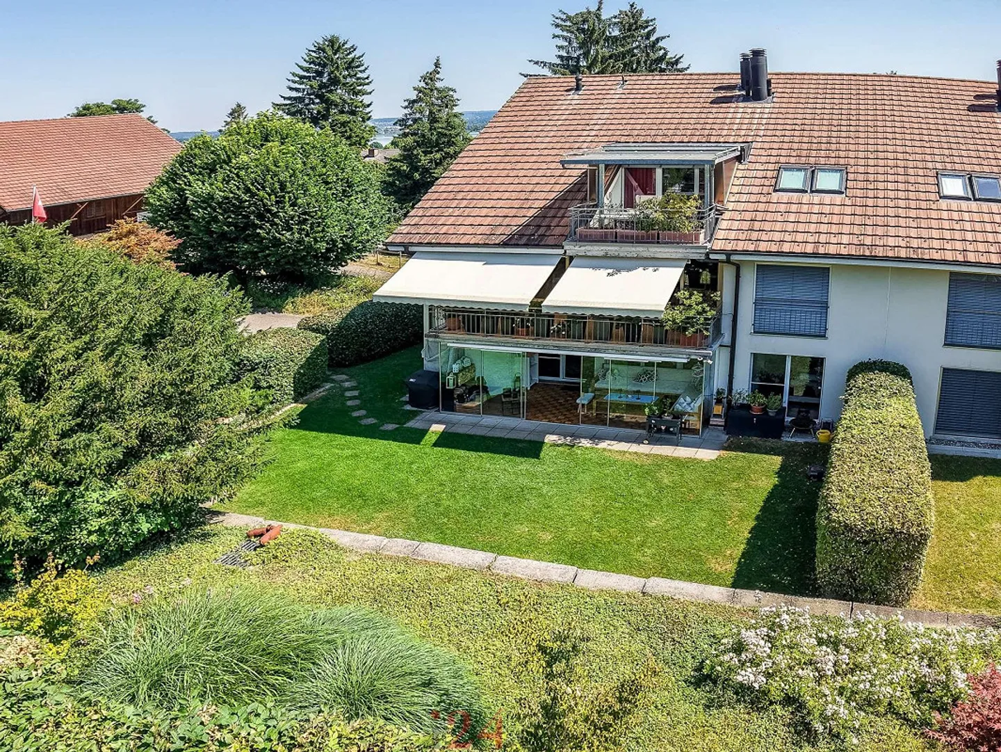 Appartement de jardin de 4,5 pièces bien entretenu avec véranda et cheminée - Photo 2 sur 9