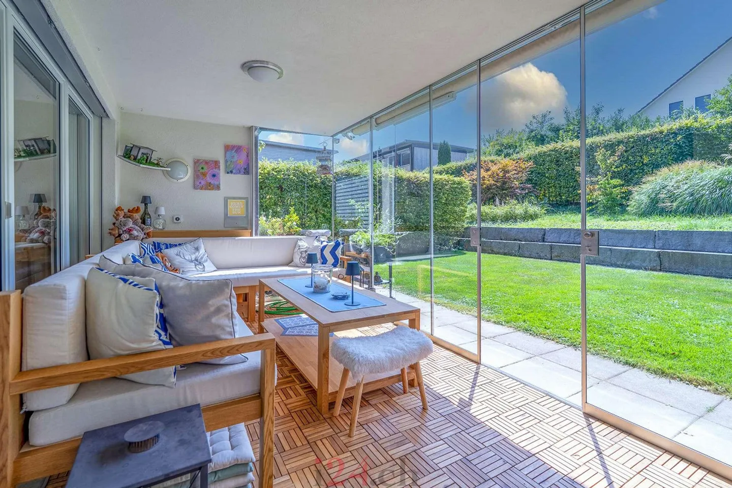 Appartement de jardin de 4,5 pièces bien entretenu avec véranda et cheminée - Photo 3 sur 9