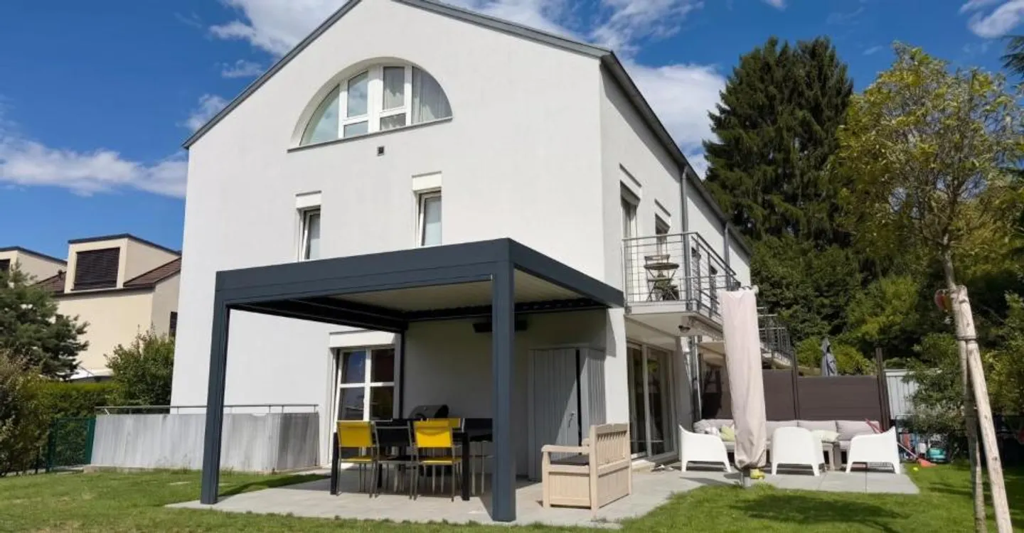 Charming Family Villa in Renens - Photo 3 of 13