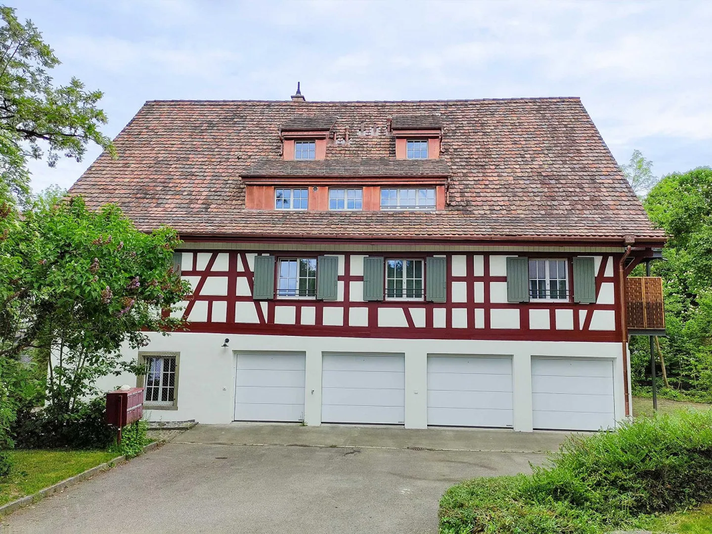 Appartement de 3.5 pièces entièrement rénové dans une maison à colombages historique - Photo 1 sur 10