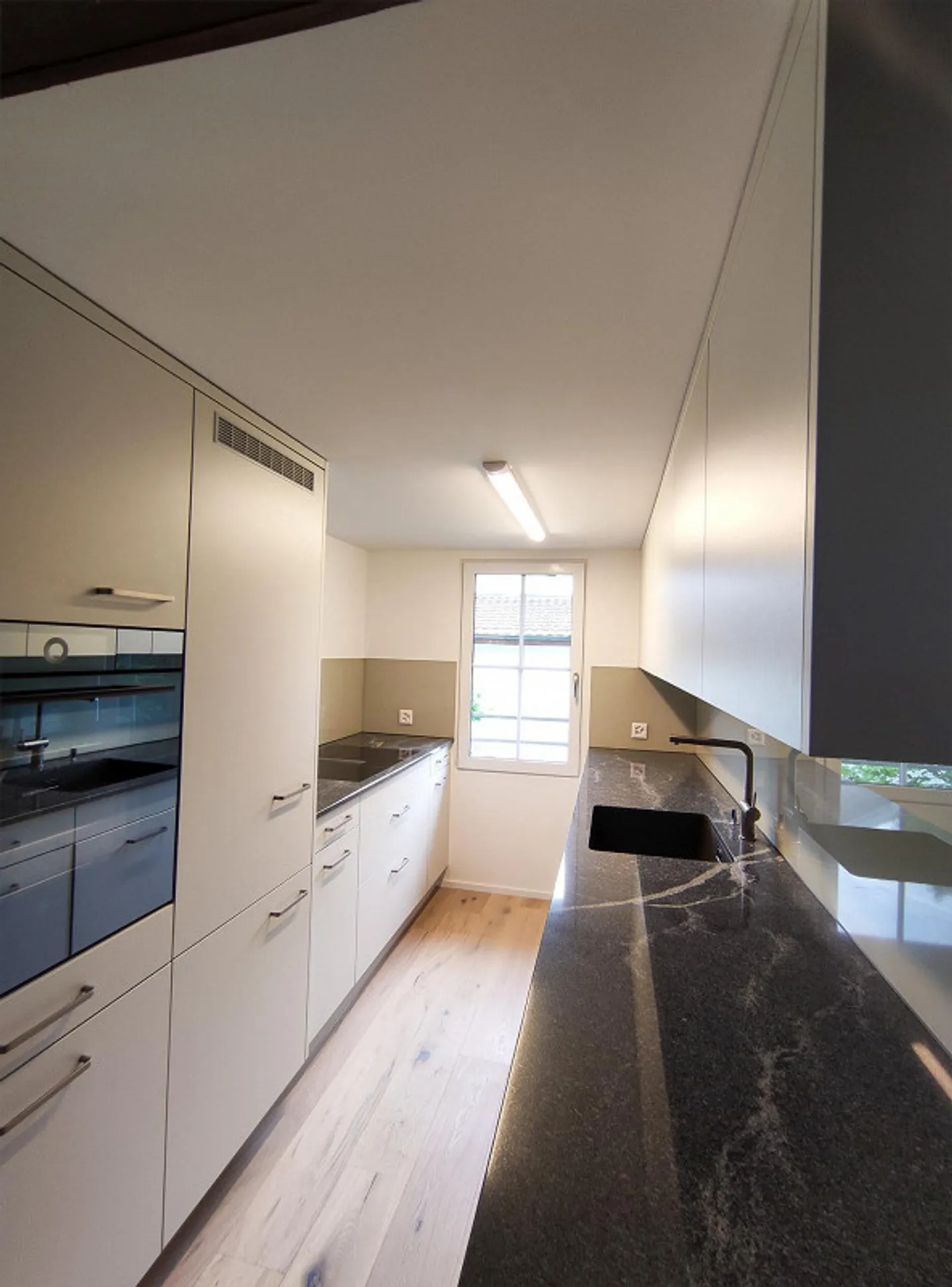 Appartement de 3.5 pièces entièrement rénové dans une maison à colombages historique - Photo 3 sur 10