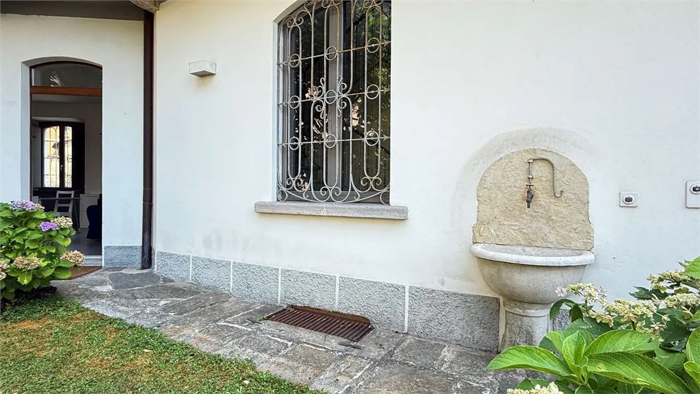 Charmante 2,5-Zimmer-Wohnung mit Garten und Parkplatz - Foto 3 von 14
