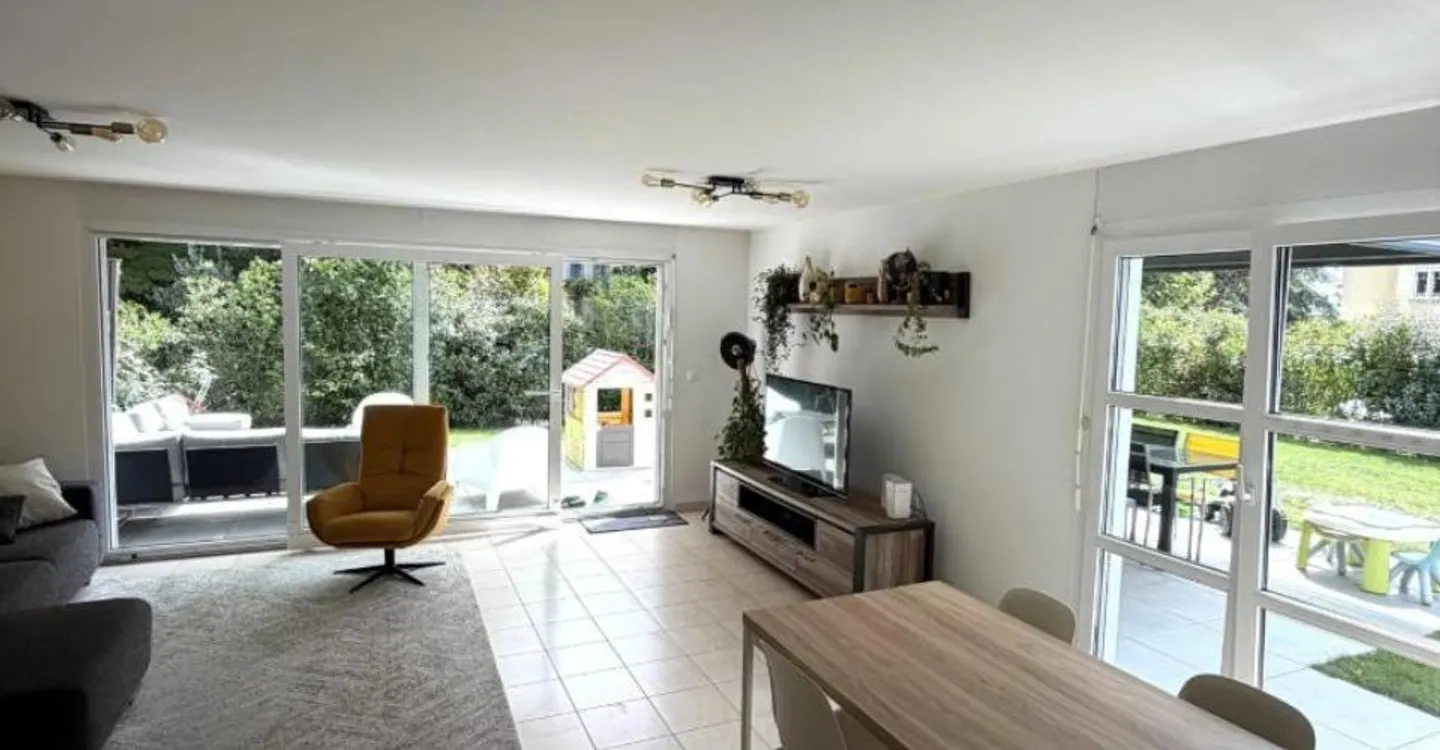 Charming Family Villa in Renens - Photo 11 of 13