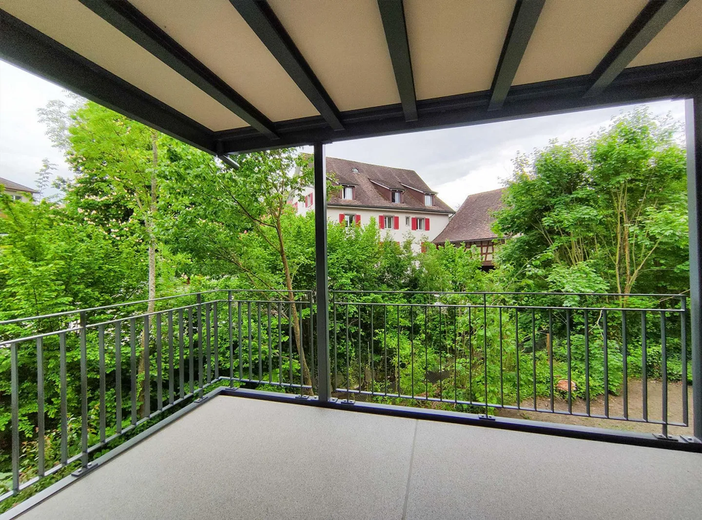 Appartement de 3.5 pièces entièrement rénové dans une maison à colombages historique - Photo 7 sur 10