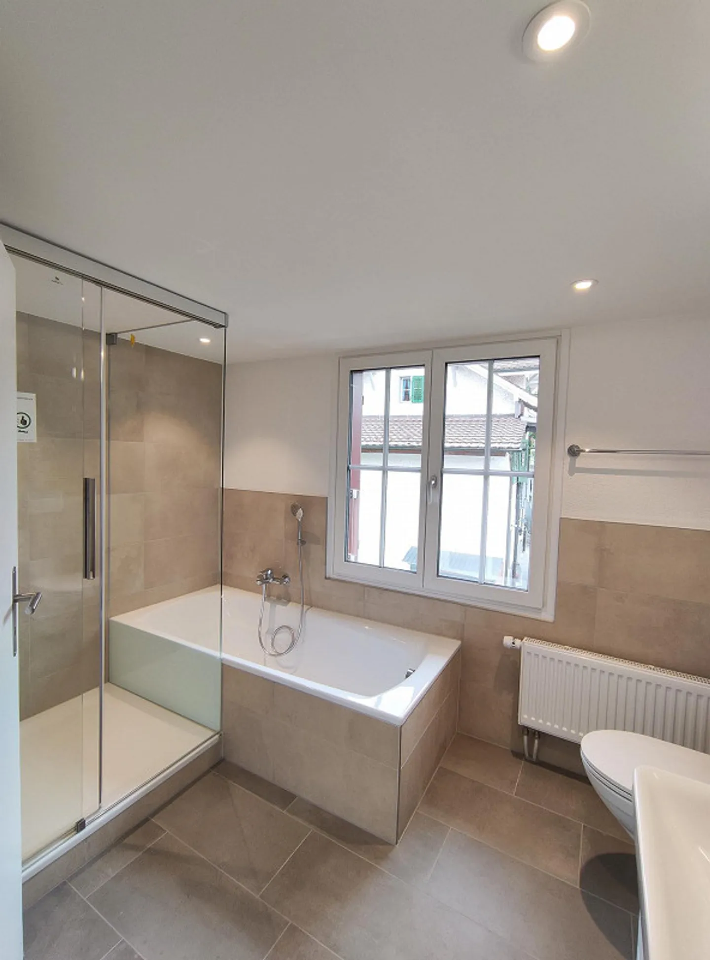 Appartement de 3.5 pièces entièrement rénové dans une maison à colombages historique - Photo 5 sur 10