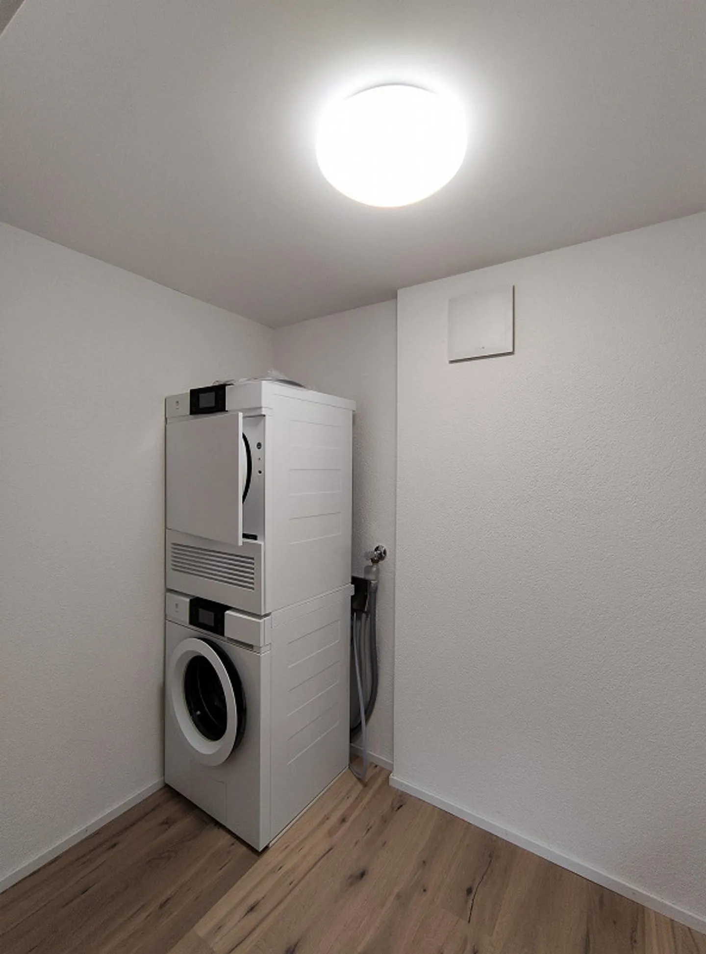 Appartement de 3.5 pièces entièrement rénové dans une maison à colombages historique - Photo 9 sur 10