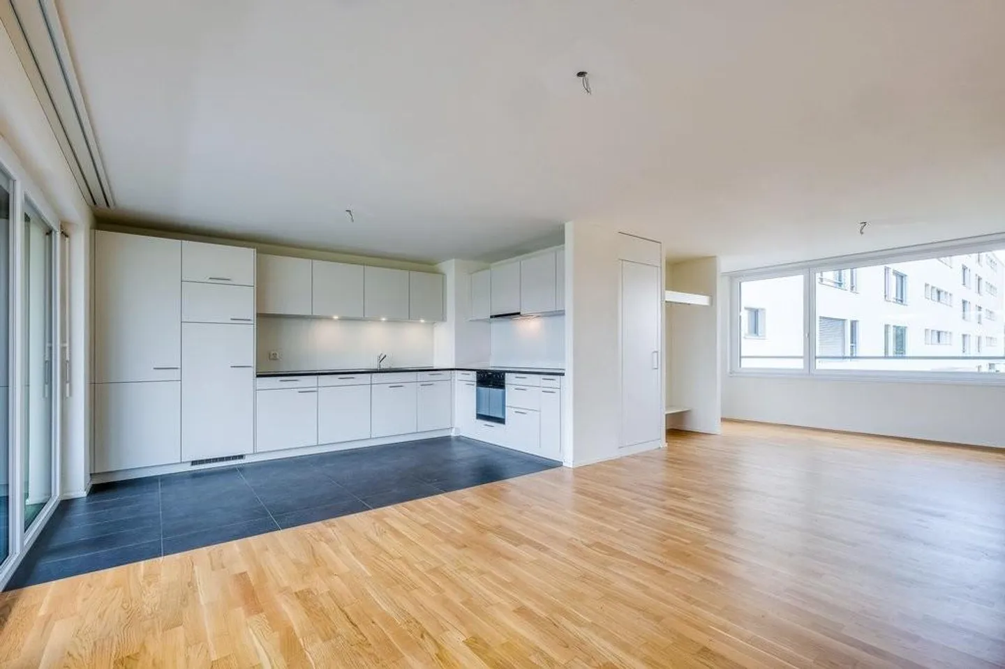 Appartement ensoleillé dans un quartier familial recherché - Photo 3 sur 5