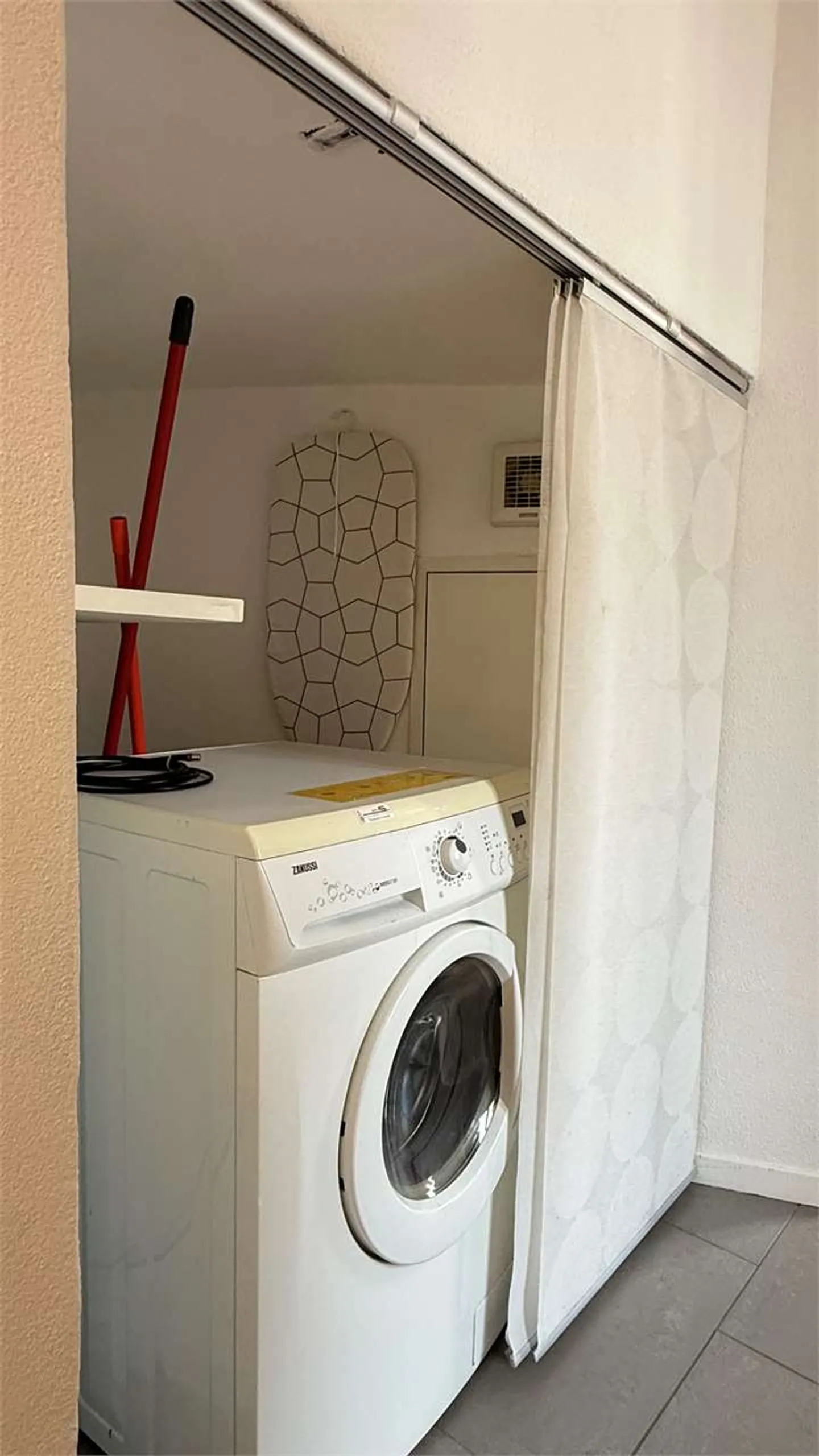 Charmante 2,5-Zimmer-Wohnung mit Garten und Parkplatz - Foto 12 von 14