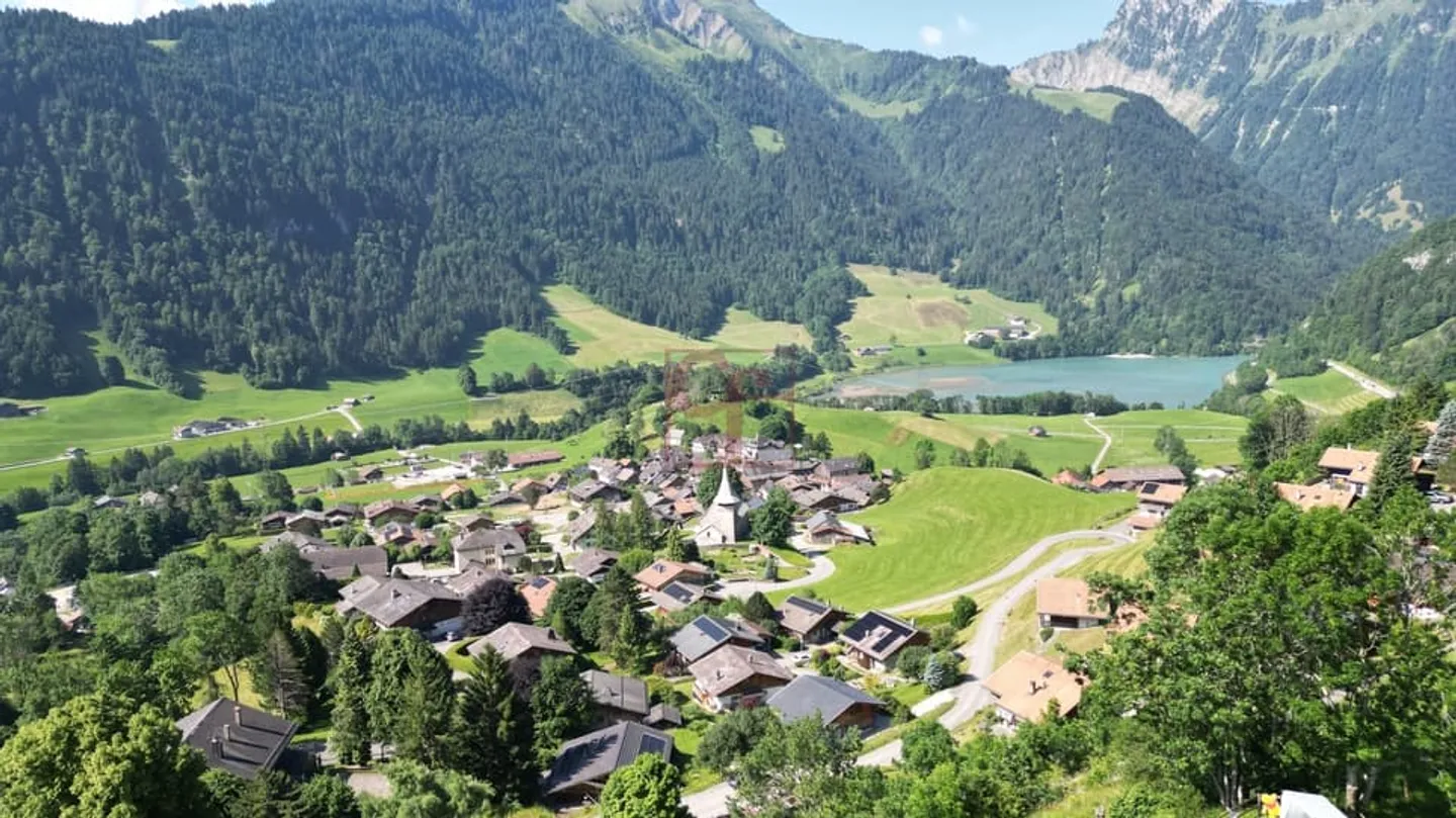 In vendita - Terreno idealmente situato a Rossinière - Foto 2 di 4