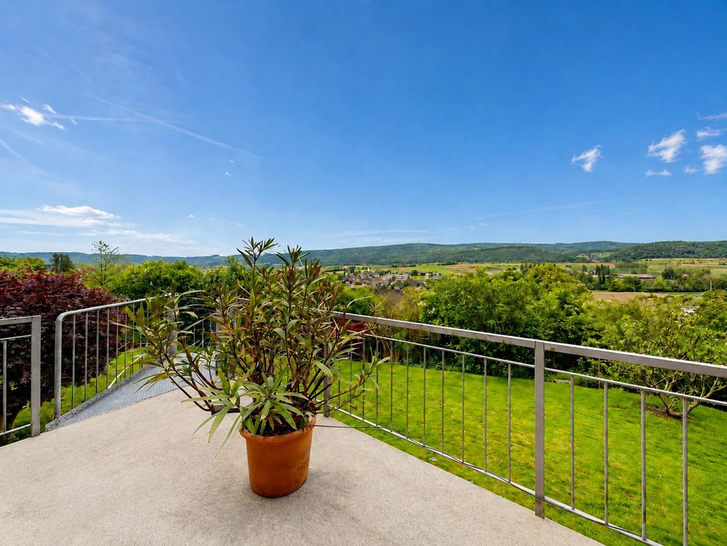 Spacious Single-Family Home with Breathtaking Views - Photo 16 of 18