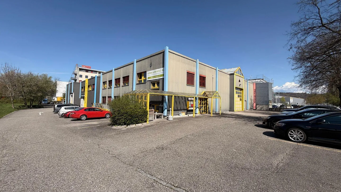 Spazio di magazzino e produzione nell'area industriale di Burgdorf in affitto - Foto 2 di 15