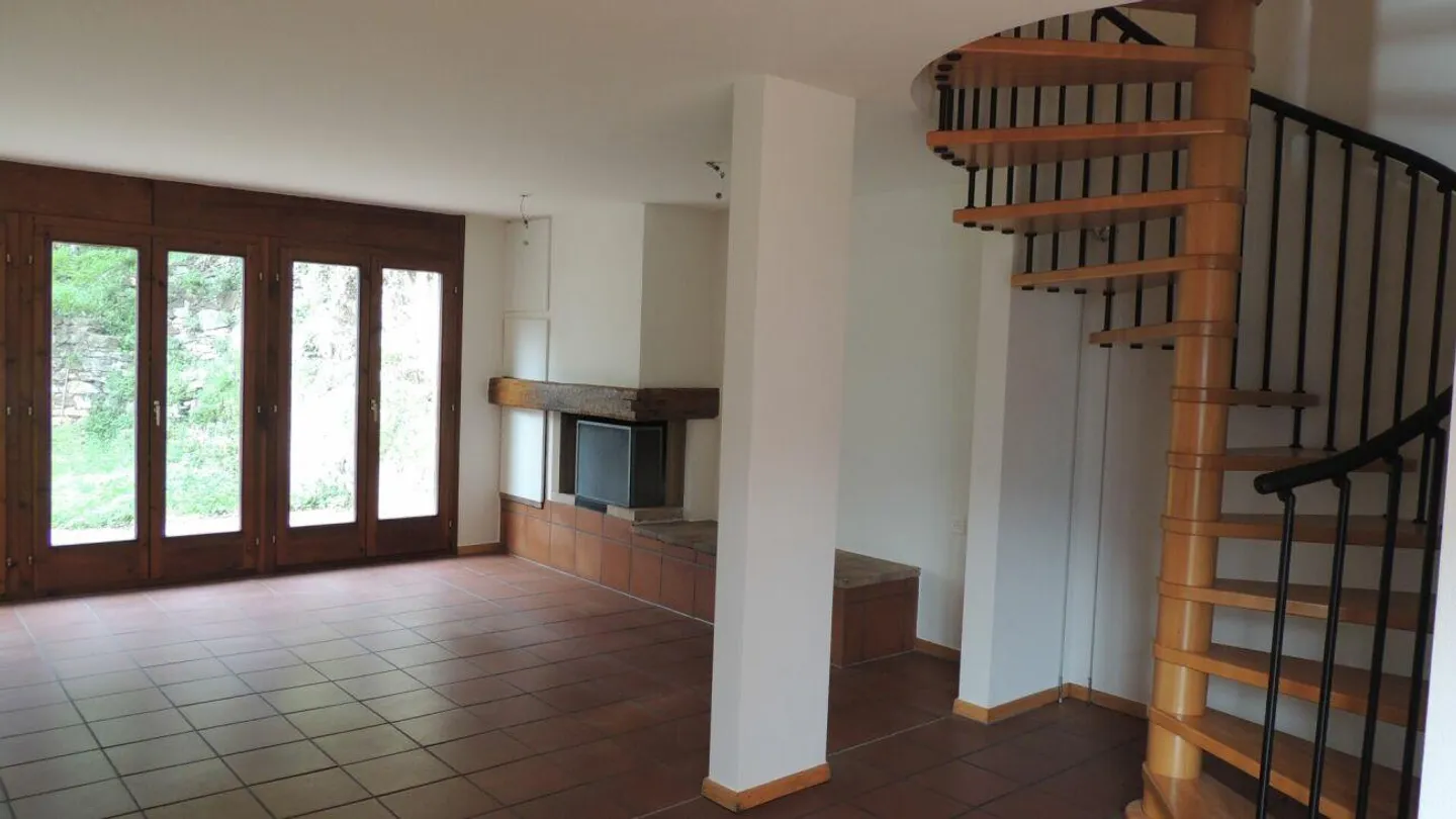 Maison individuelle de 5 pièces, jardin et agréable vue dégagée - Photo 3 sur 26