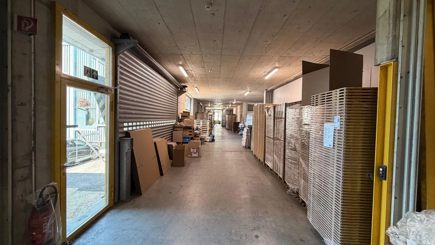 Spazio di magazzino e produzione nell'area industriale di Burgdorf in affitto - Foto 9 di 15