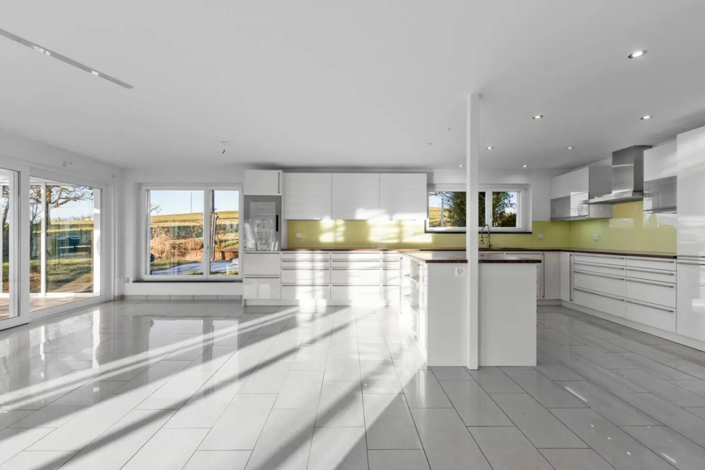 Detached single-family house with swimming pool, sauna, hobby room and large garage! - Photo 4 of 13