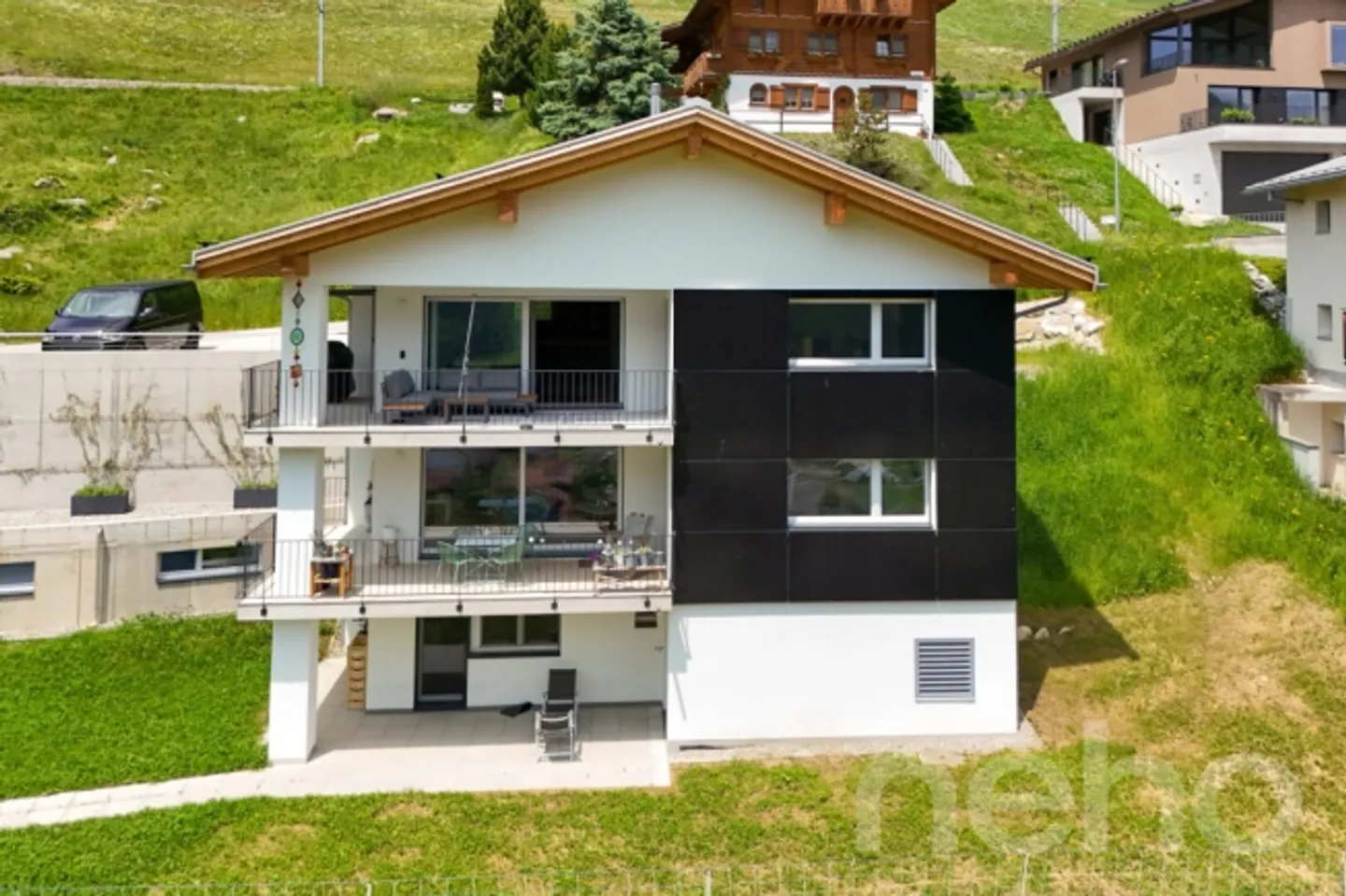 Modern 3.5-room penthouse with stunning views in Rueras - Photo 2 of 12