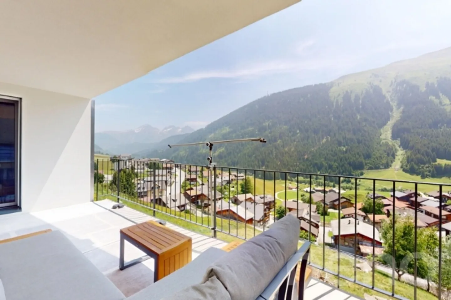 Modern 3.5-room penthouse with stunning views in Rueras - Photo 3 of 12
