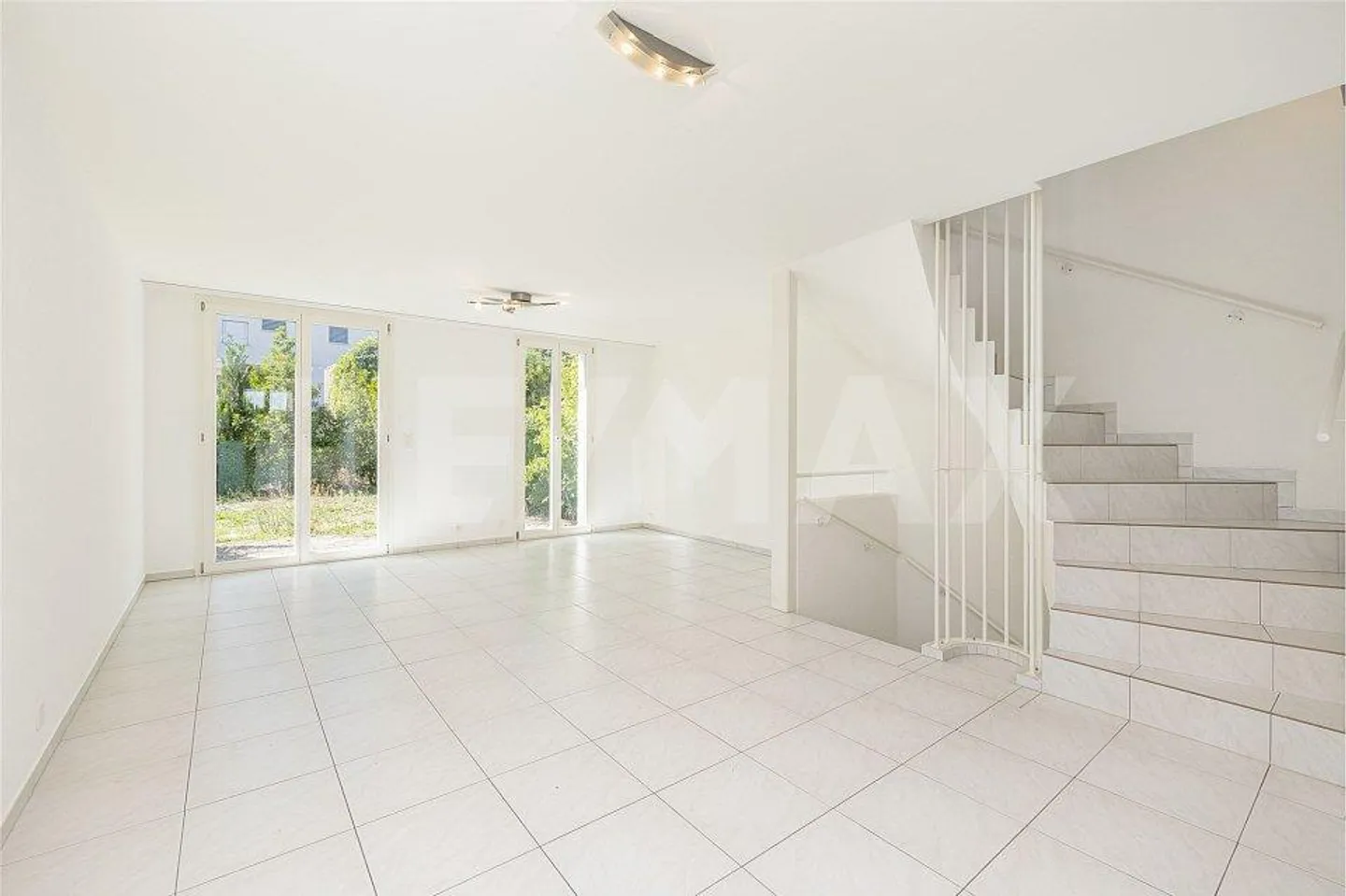 Spacious living with light-filled rooms - Photo 3 of 13