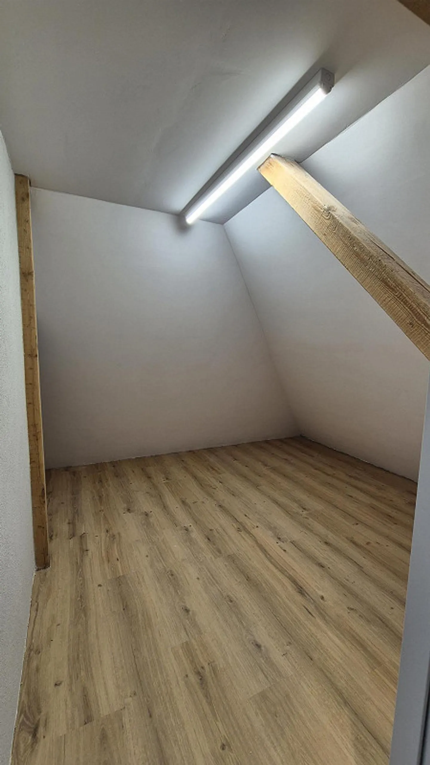 Moderno appartamento mansardato di 2,5 stanze su due piani - Foto 8 di 9