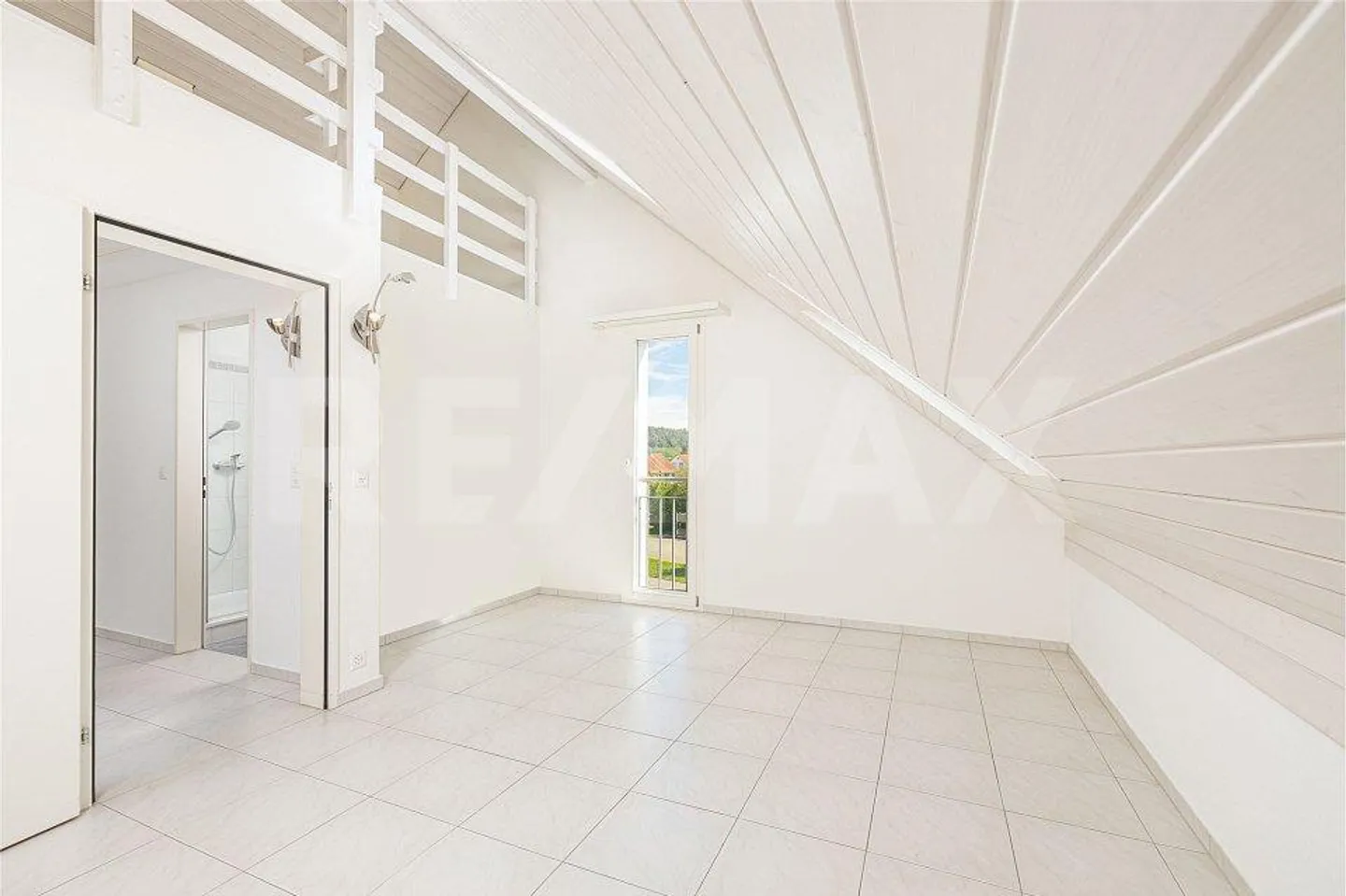 Spacious living with light-filled rooms - Photo 9 of 13