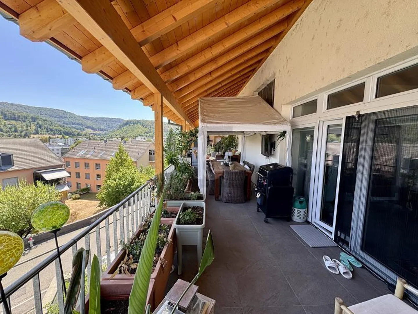 SPAZIOSO CON TERRAZZA E VISTA IDILLIACA SUL BOSCO - Foto 1 di 6