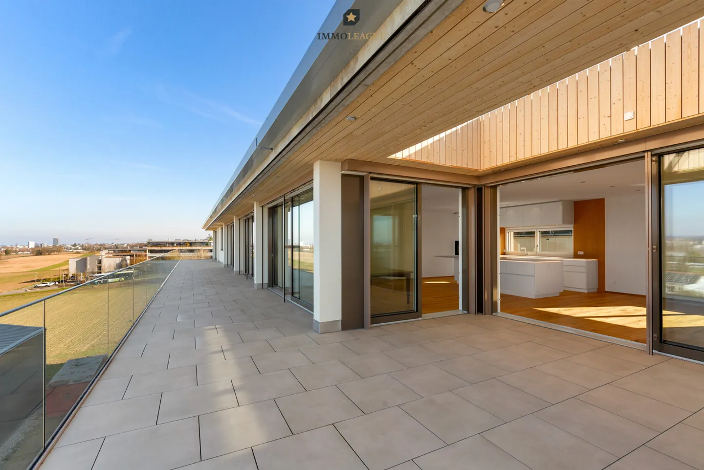 Appartamento attico di superlativi con vista lago in posizione vicina al confine. - Foto 1 di 12