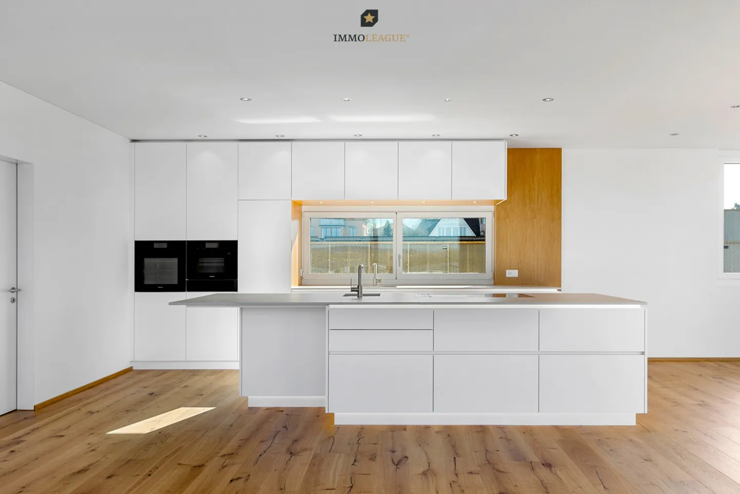 Appartamento attico di superlativi con vista lago in posizione vicina al confine. - Foto 3 di 12