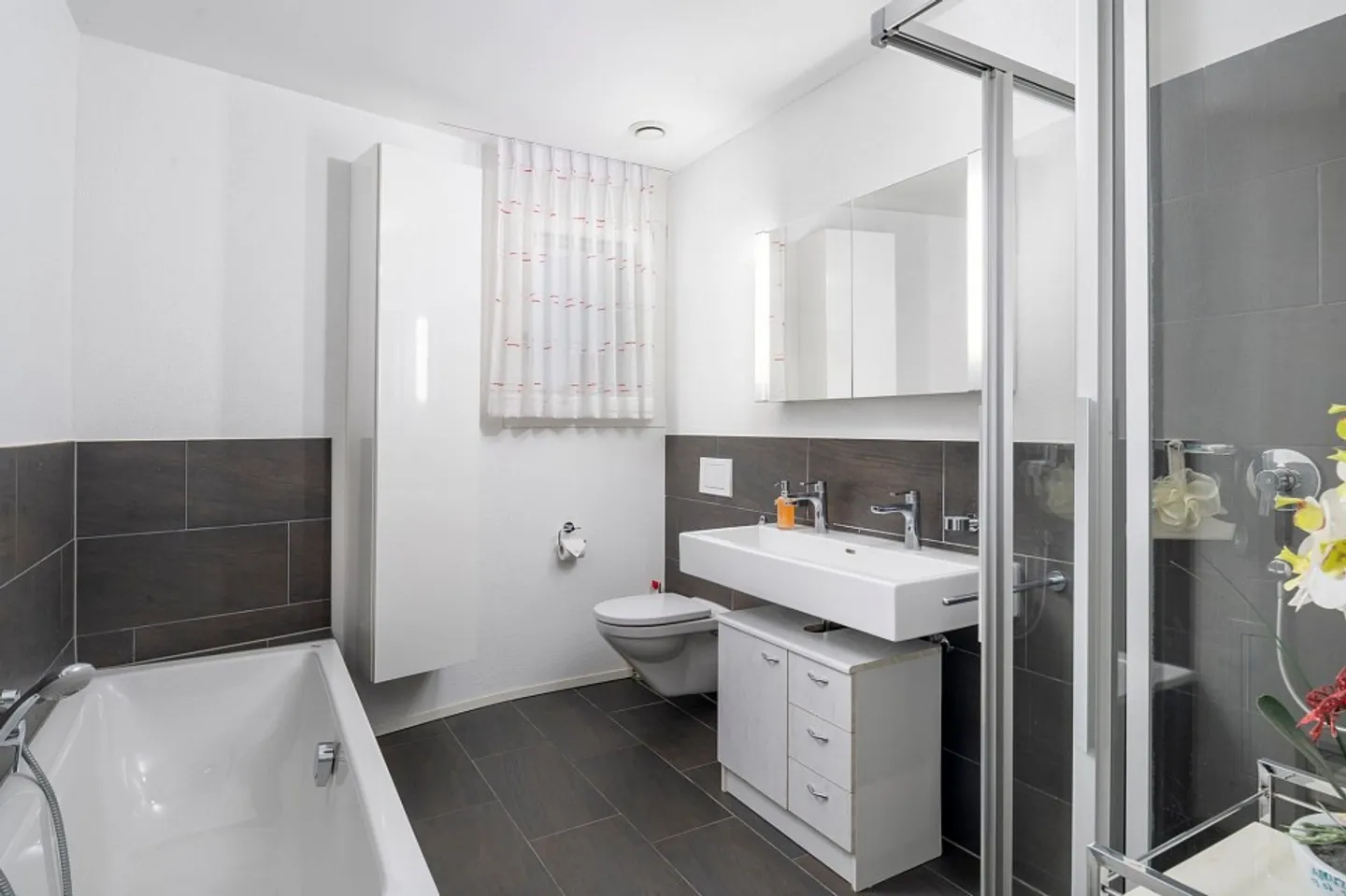 Modern family house - Photo 7 of 12