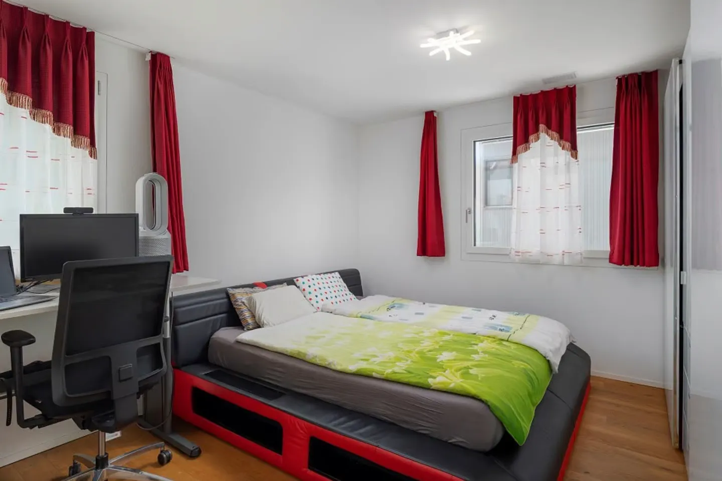 Modern family house - Photo 10 of 12