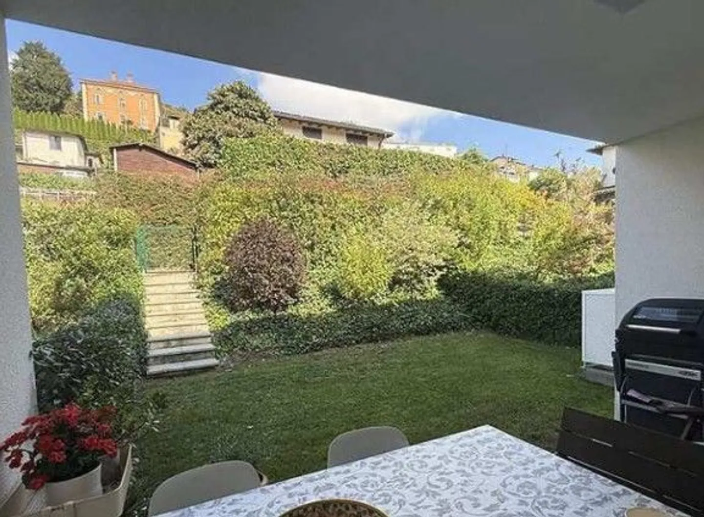 Propriété aux enchères avec terrain - Photo 3 sur 13