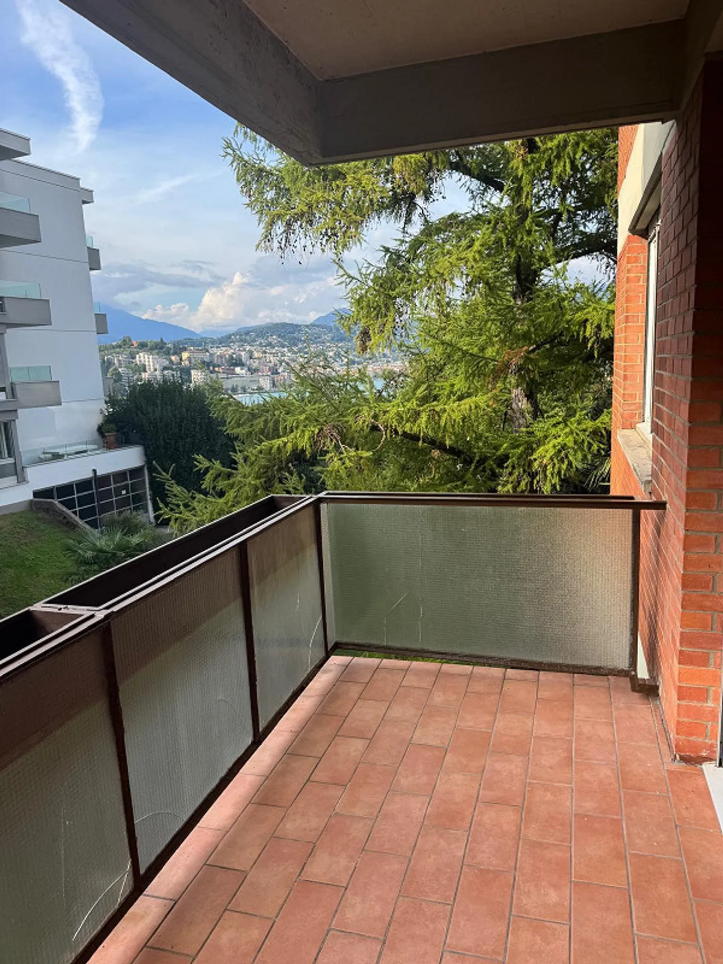 Elegant 2.5 rooms with lake view in Paradiso - Photo 6 of 8
