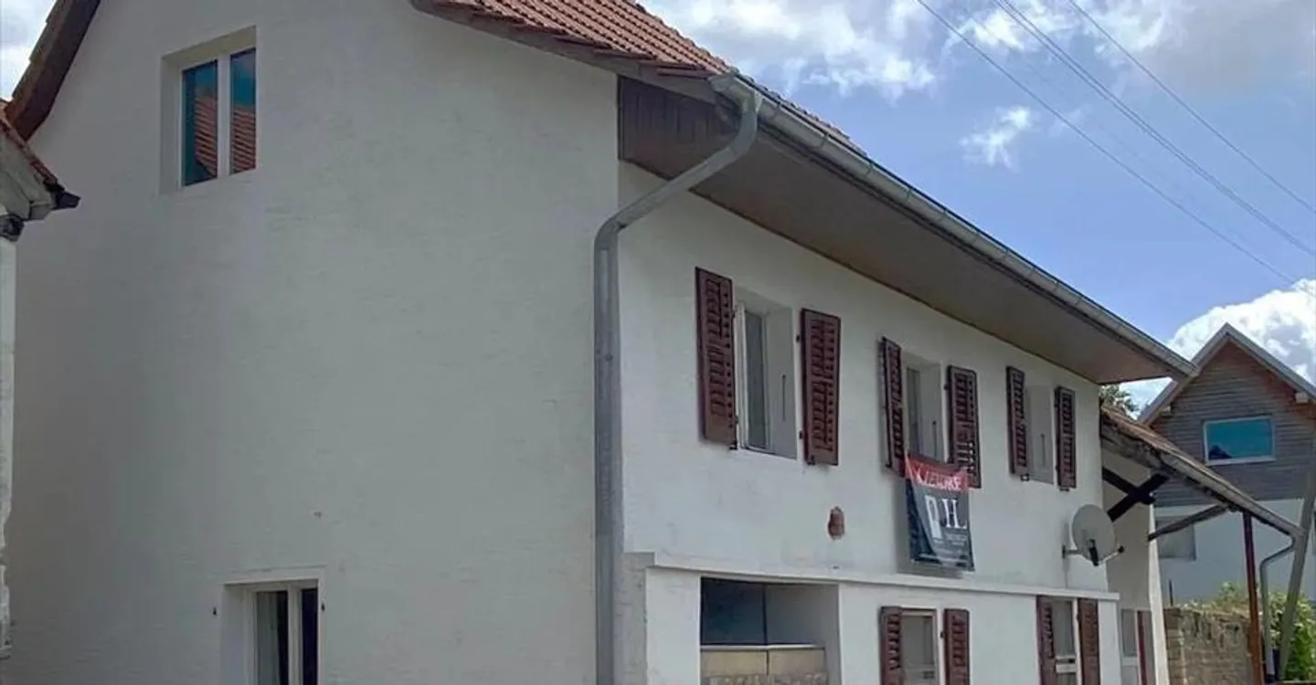 4.5 Room House - Photo 2 of 13