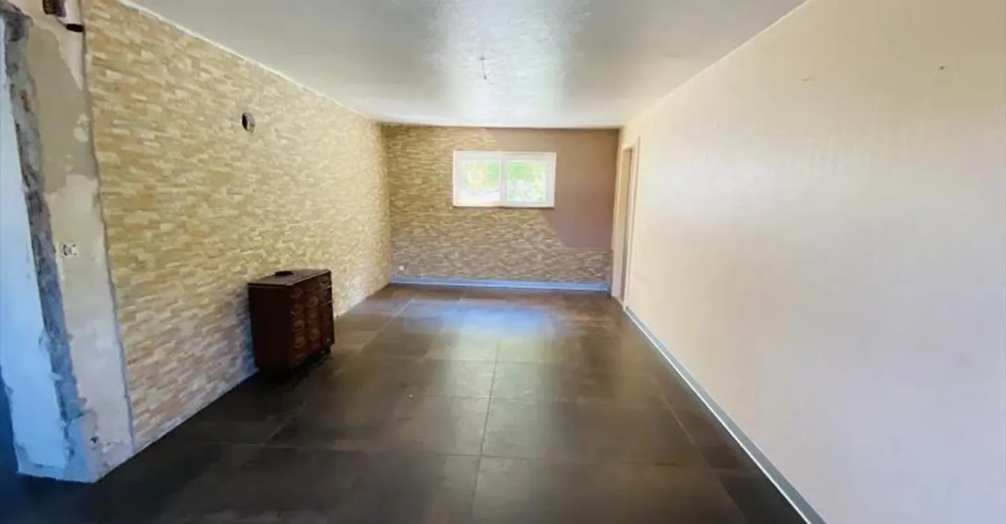 4.5 Room House - Photo 4 of 13