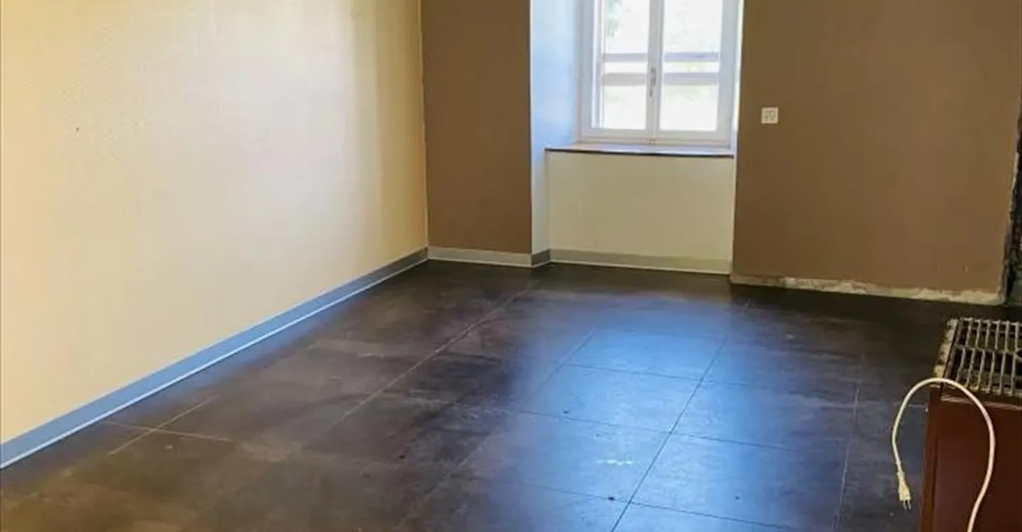 4.5 Room House - Photo 9 of 13
