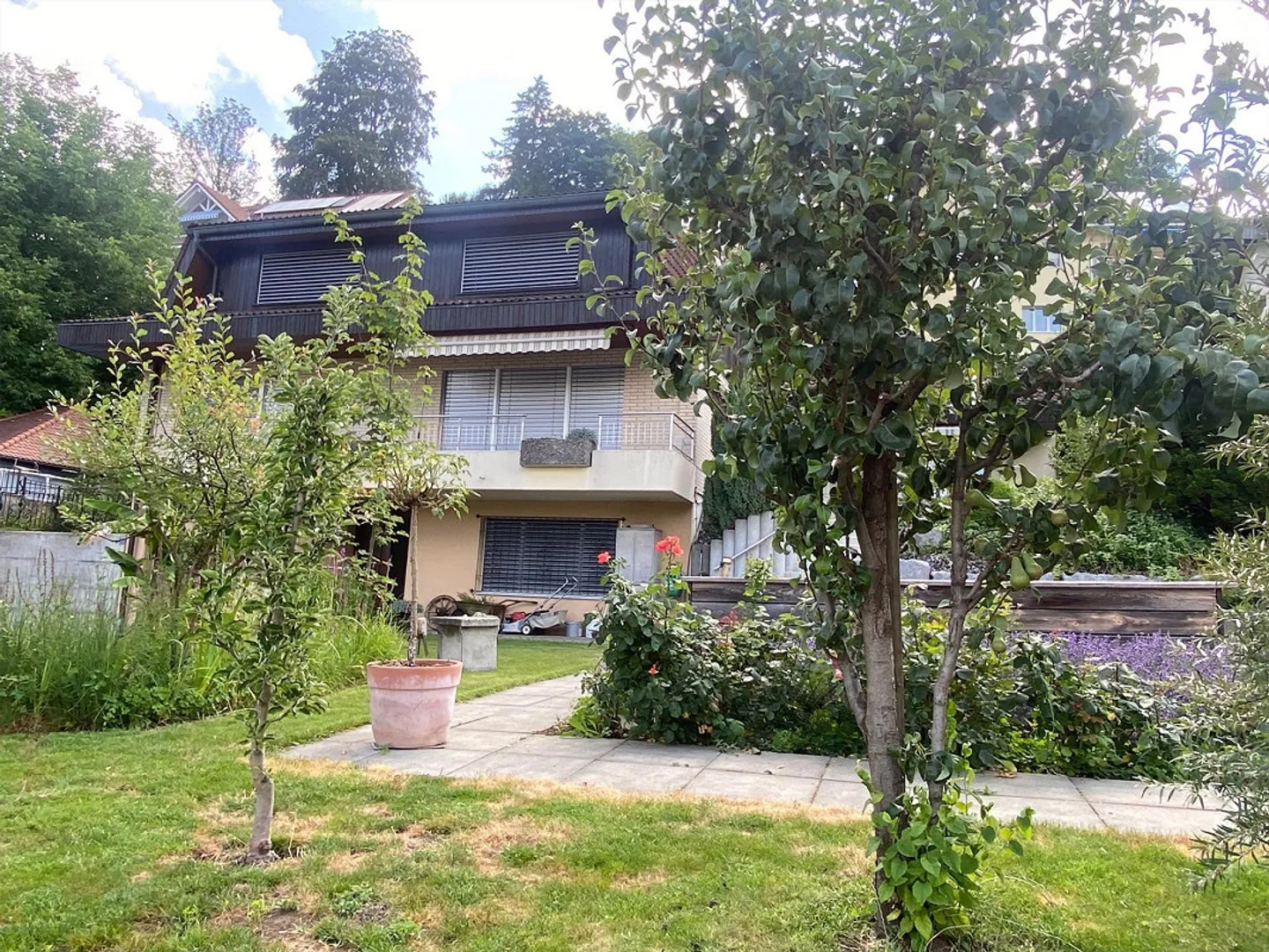 Single-family house with additional hobby room and garden house - Photo 1 of 20