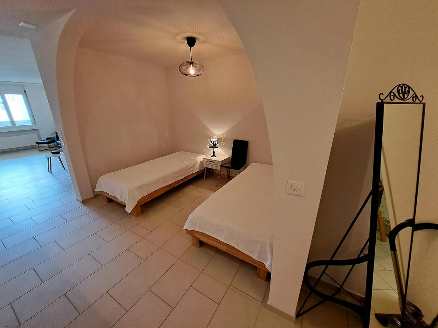Beautiful 1-room apartment available from 1.8.26 including parking space - Photo 3 of 27