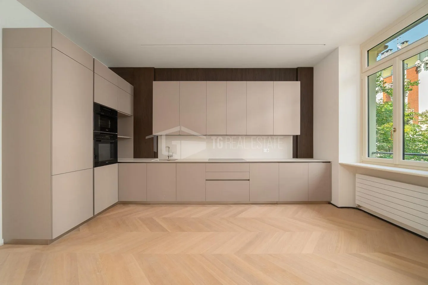 APPARTEMENT ÉLÉGANT AU CENTRE DE LUGANO - Photo 3 sur 12