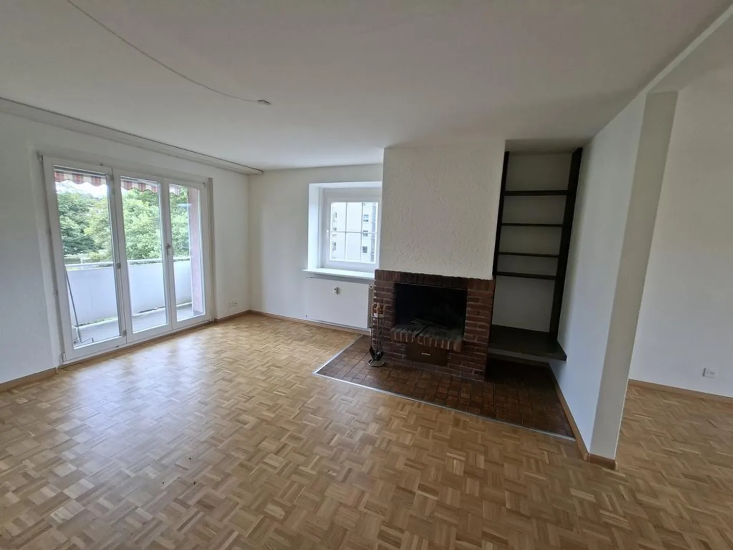 Charming 2.5-room apartment in the heart of Birsfelden - Photo 1 of 12